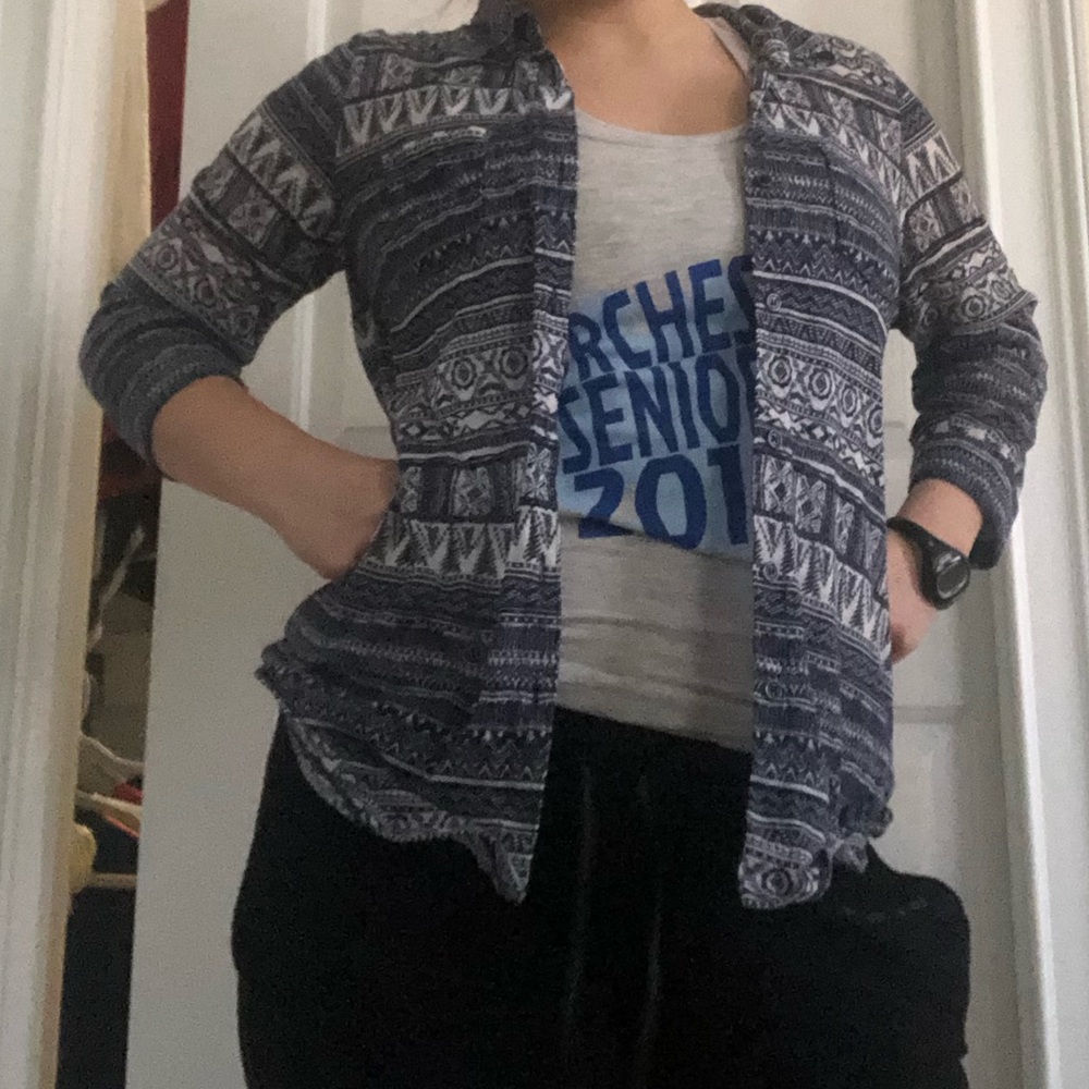 Patterned button up - Picture 4 of 5